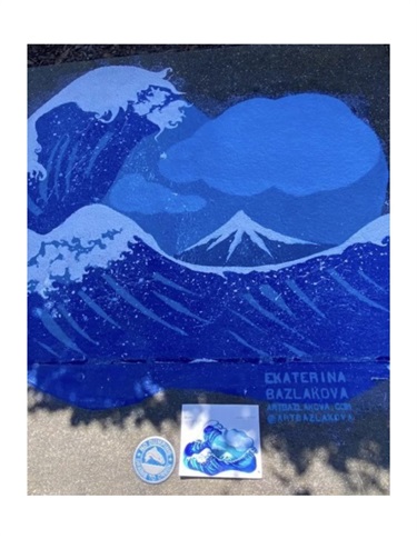 Mural of a blue wave.