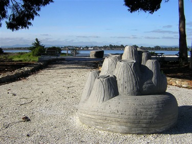 66th-Ave-Gateway-Tube-worms.jpg