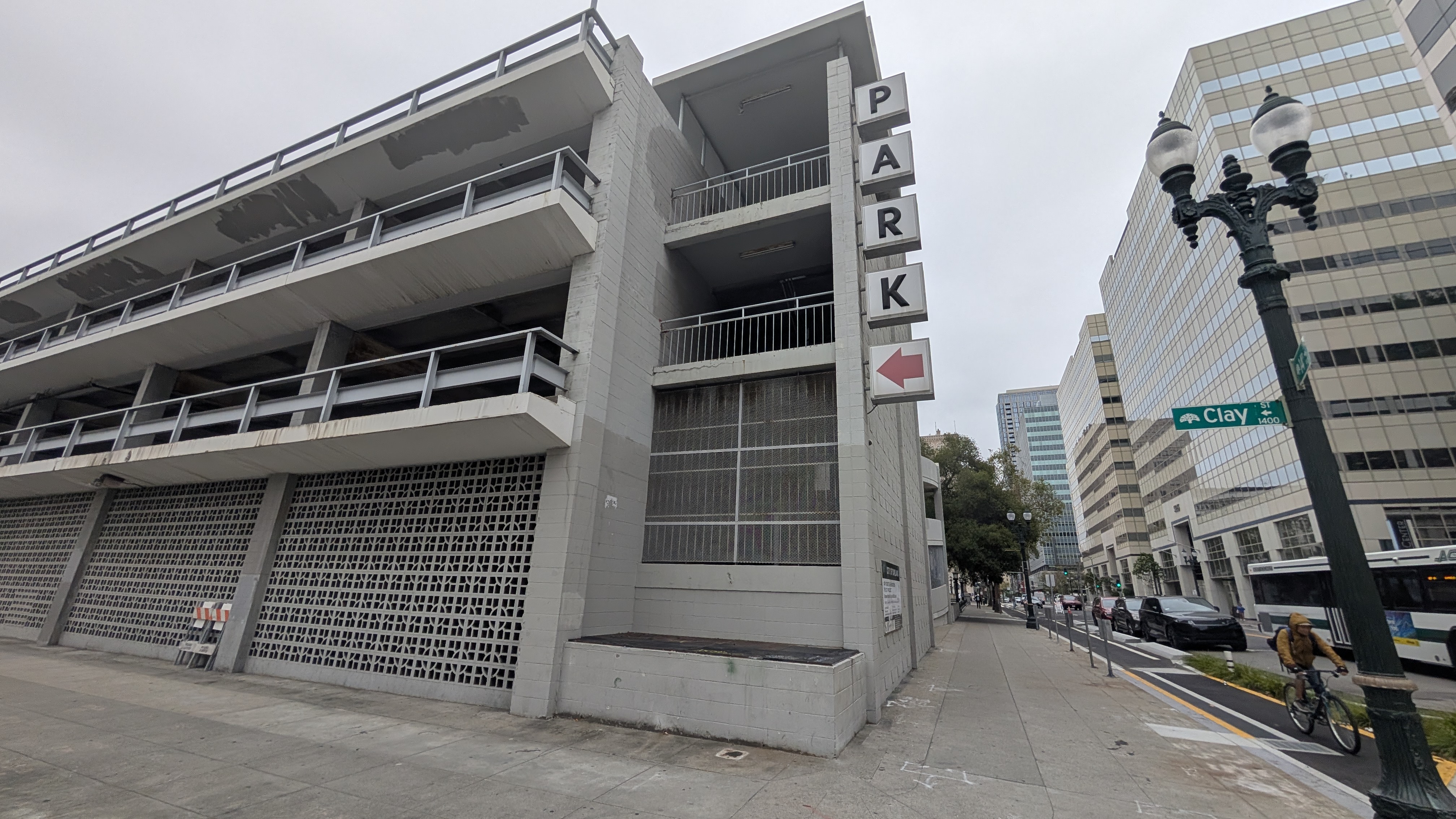 04_site_garage_exterior_park_sign.jpg