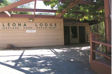 Front entrance to Leona Lodge