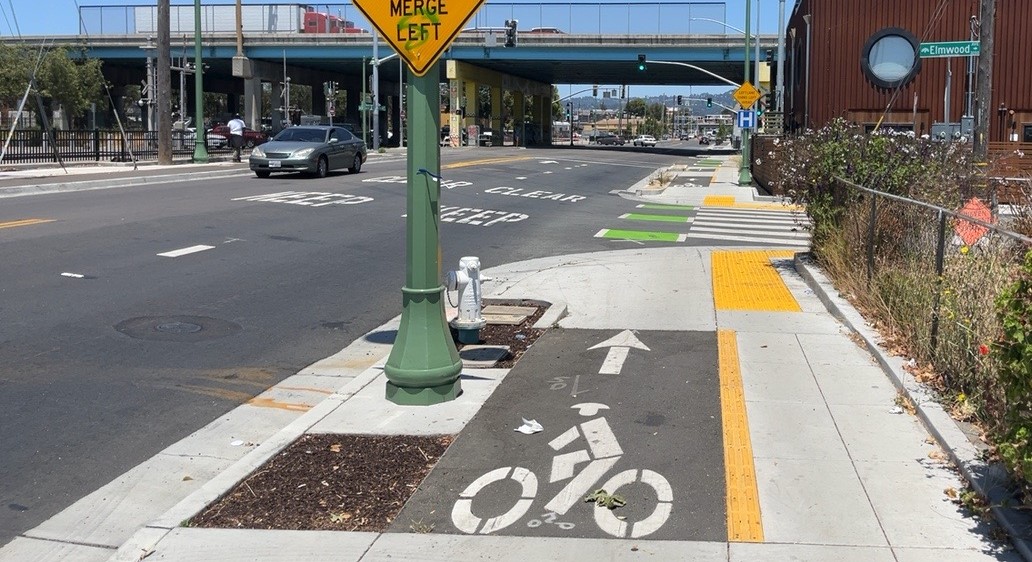 Fruitvale Ave NB Bike Lane at Elmwood