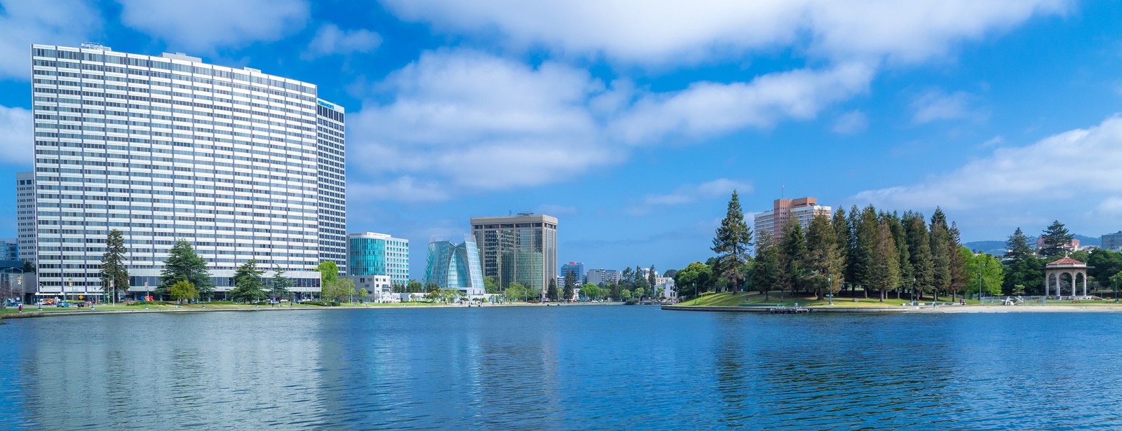 Panorama picture of Lake Merrit